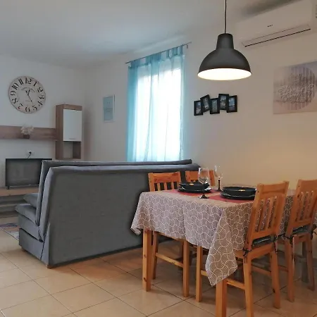 Layla - Intermezzo With Sea View In Center Of