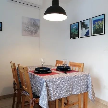 Layla - Intermezzo With Sea View In Center Of Apartment Rabac