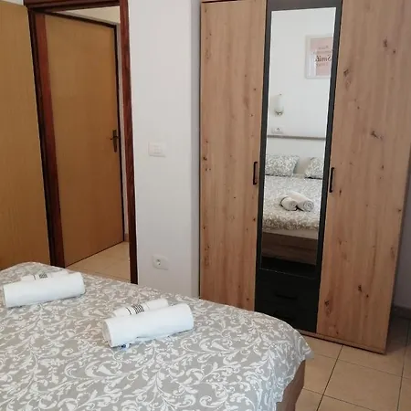 Apartment Layla - Intermezzo With Sea View In Center Of